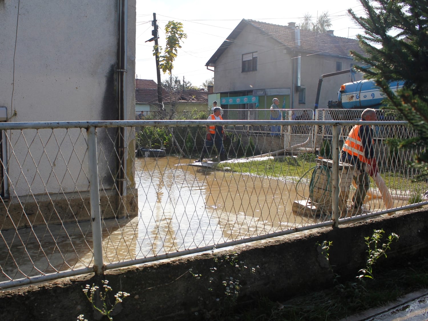 Jedna od poplavljenih kuca foto B A