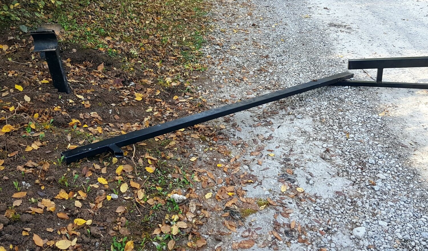 Slomljena rampa u parku na Bubnju foto citalac