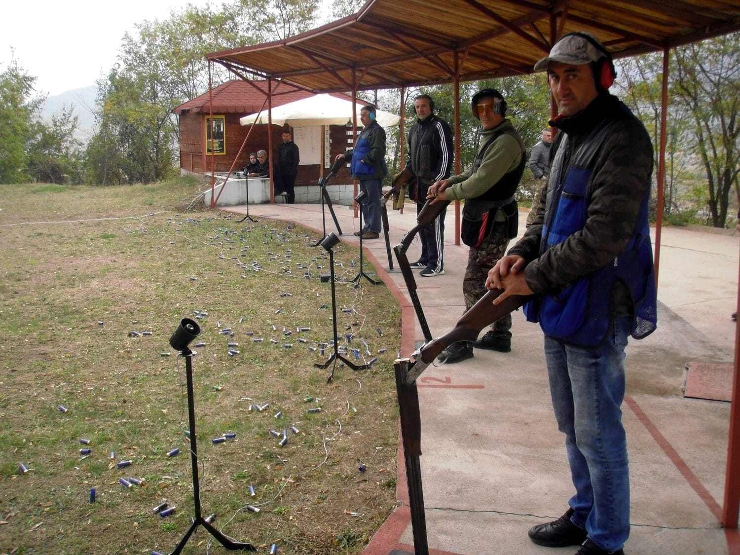 U subotu "Niš open" - takmičenje u gađanju glinenih golubova 1 Strelci Malca foto Safari klub scaled