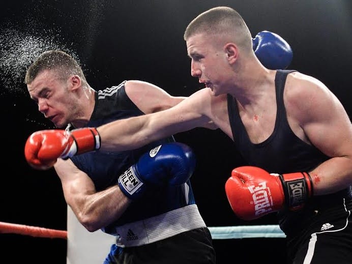 vece boksa na keju foto vanja keser Cropped