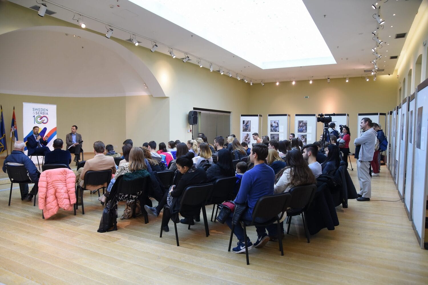 Posetioci-izlozbe-Svedske-tate-Foto-Ivan-Mancic