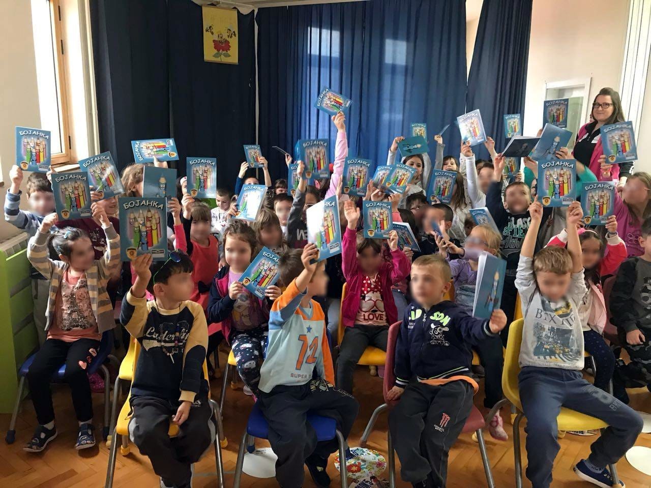 Deca i policija foto L T