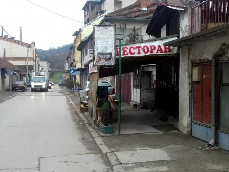 Počelo suđenje za ubistvo mladića u Prokuplju 6 kafana ispred koje se desio incident foto arhiva