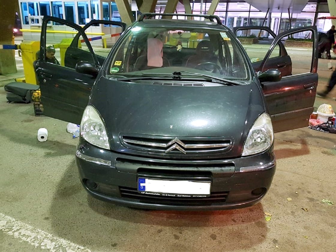 automobil-u-kojem-je-pronadjeno-oruzje-na-Gradini