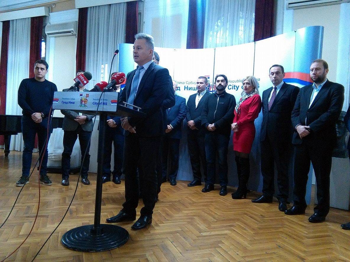 Dekan Elektronskog i vecnici foto JV J A