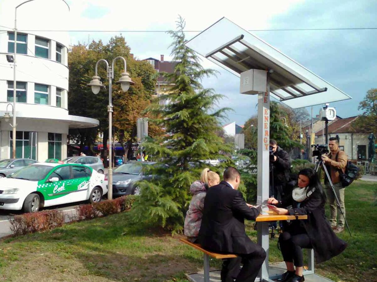 "Solarna drva" u Nišu "nikla" na nameštenom tenderu 1 solarno drvo opstina medijana