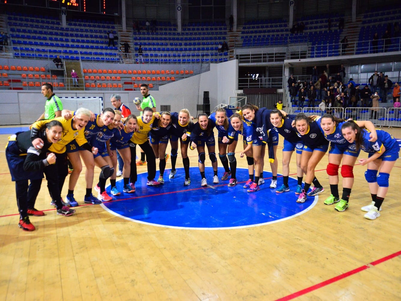 Naisa u osmini finala evropskog Kupa 1 VAK 6930 Cropped