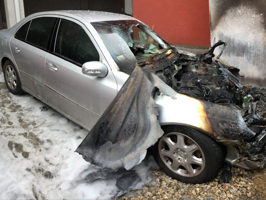 Izgoreo automobil novog direktora “Tržnice” 3 Izgoreo automobil 2 foto PB Juzne vesti