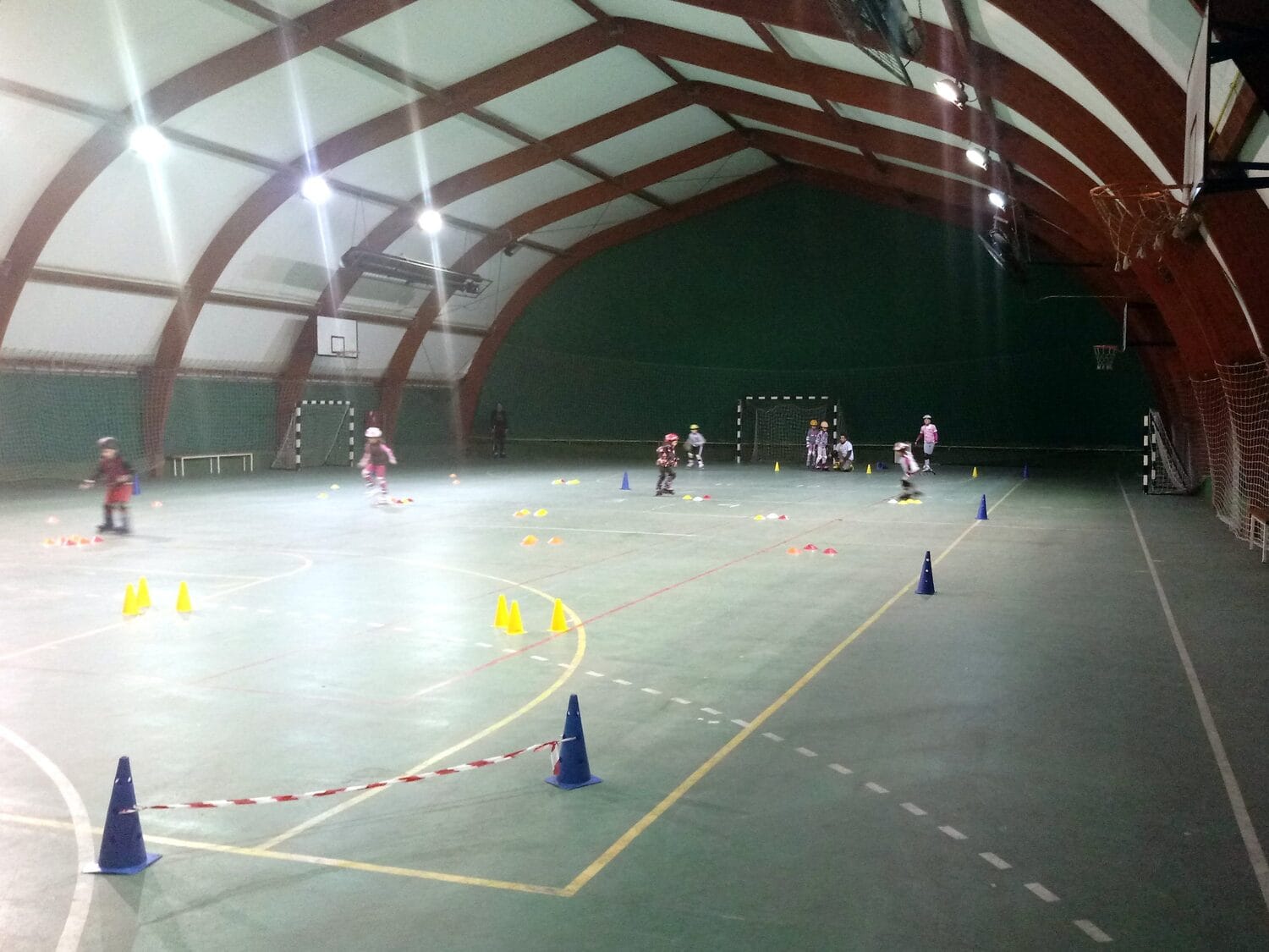 U Niškoj Banji trka rolerima za najmlađe 1 Trka roleri balon sala foto SK Extreme scaled