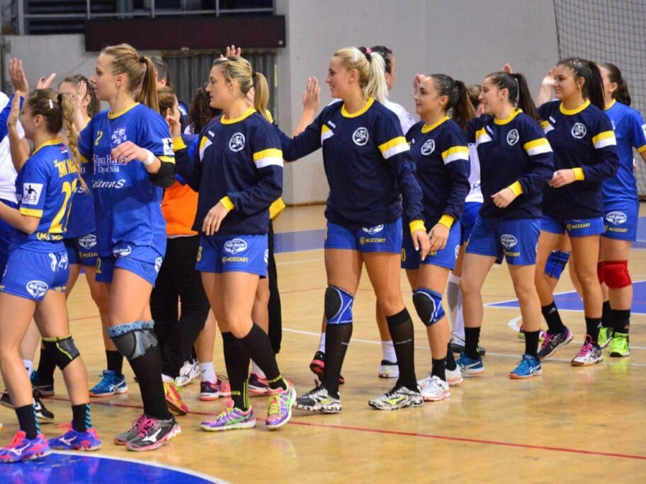 Naisa foto Vanja Keser