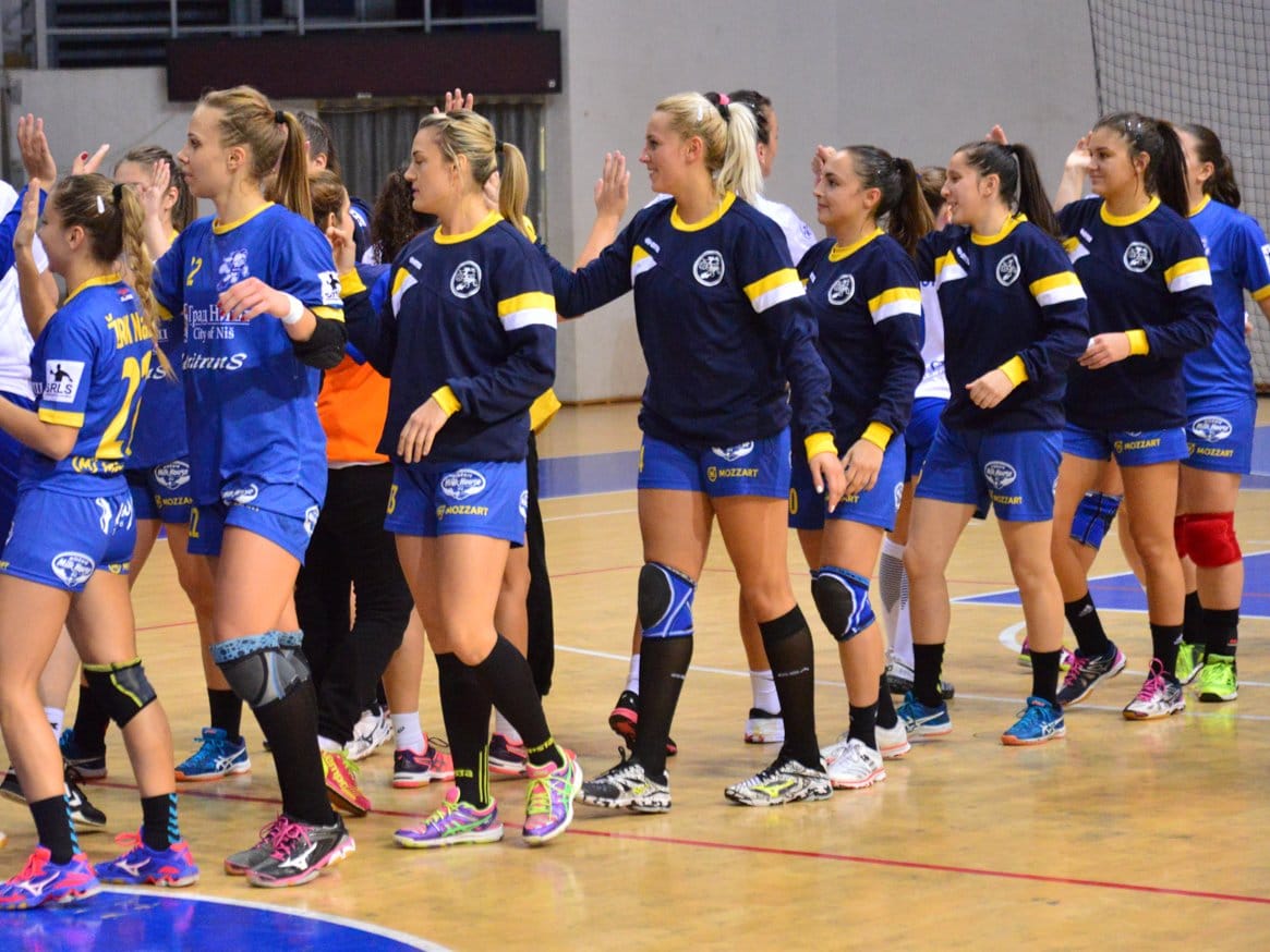 Naisa foto Vanja Keser