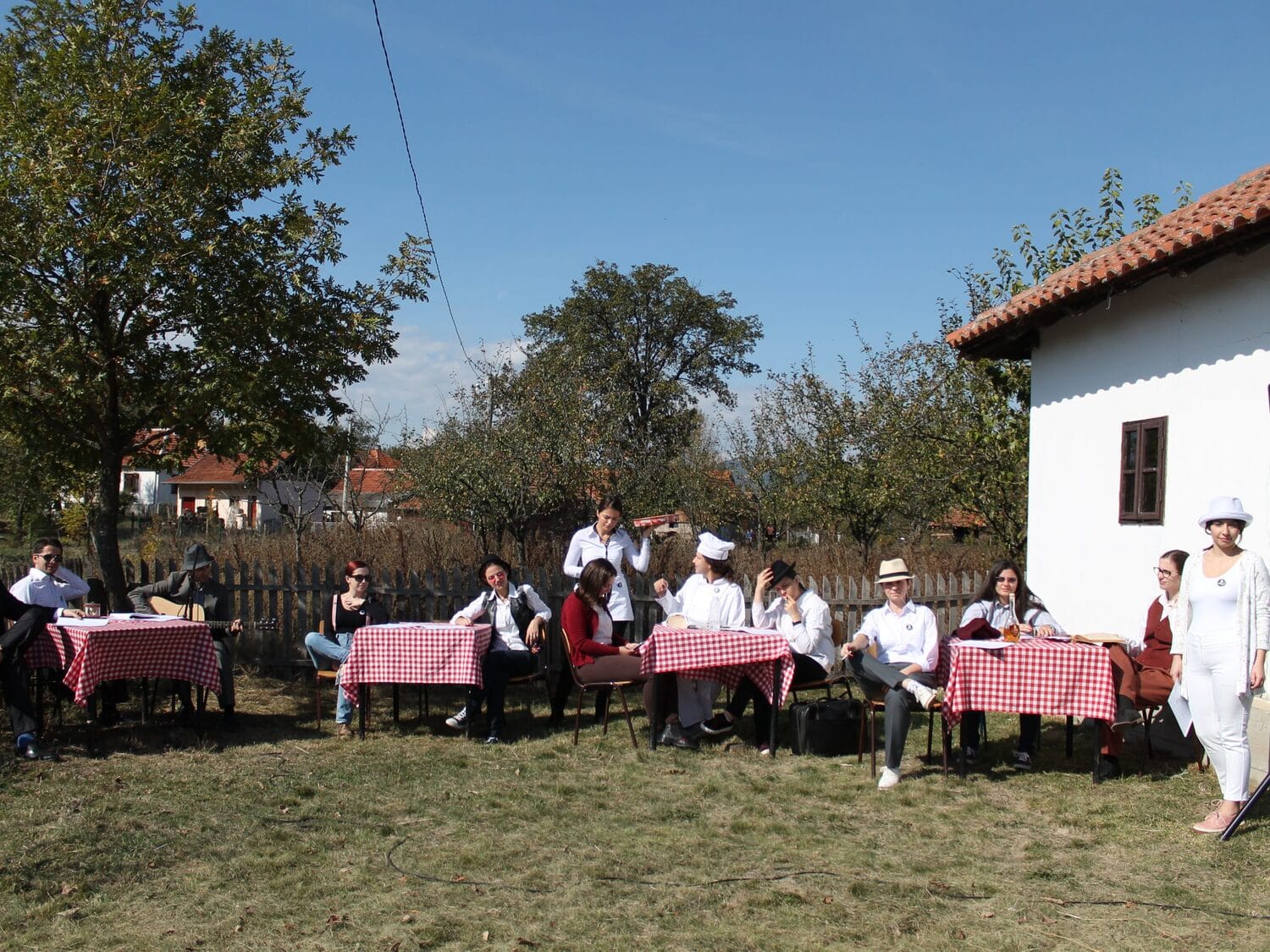Neobičnim pristupom bude kod mladih ljubav prema poeziji 1 Trupa Knjizevna boemija3 foto Nikola Miljkovic scaled