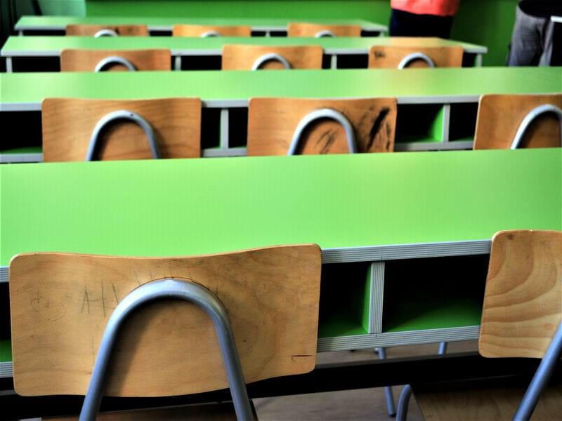 skolske klupe foto Aleksandar Kostic