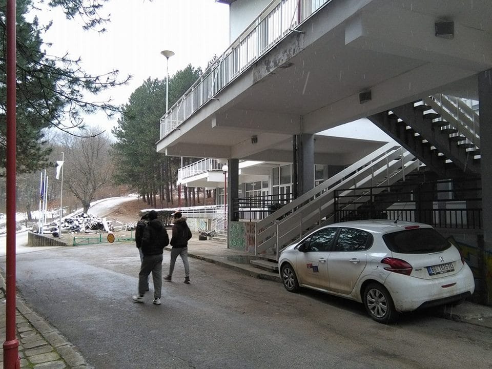 Radnici "Divljane" opet mesecima bez plate i zdravstvene knjižice, nadležni obećavaju rešenje 1 Izbeglice Divljana foto J Adamovic