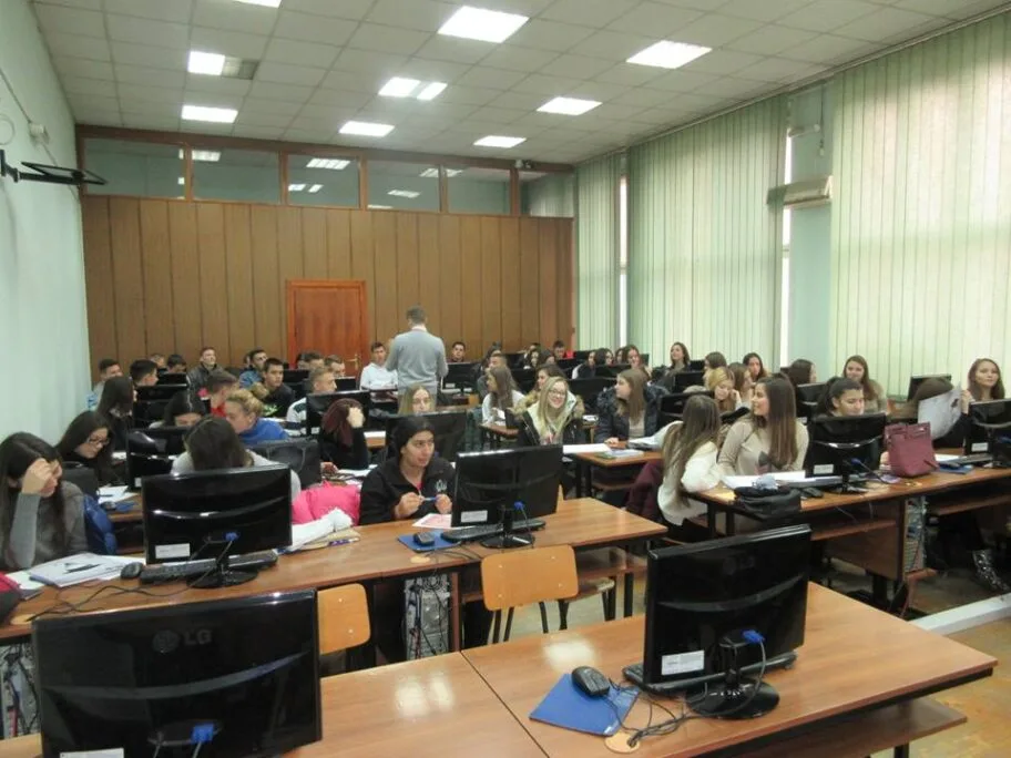 Srednjoškolci rešavali menadžerske zadatke na Ekonomskom fakultetu 15 Srednjoskolci na Ekonomskom