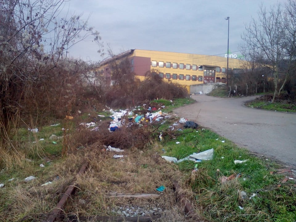 Divlja deponija mesecima "krasi" okretnicu na Delijskom visu 3 Deponija Elektronska foto V Milic