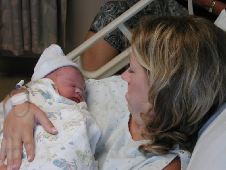 Jednokratna pomoć porodiljama u Vlasotincu 17 majka i dete januar 2018 foto flickr Eric Lewis