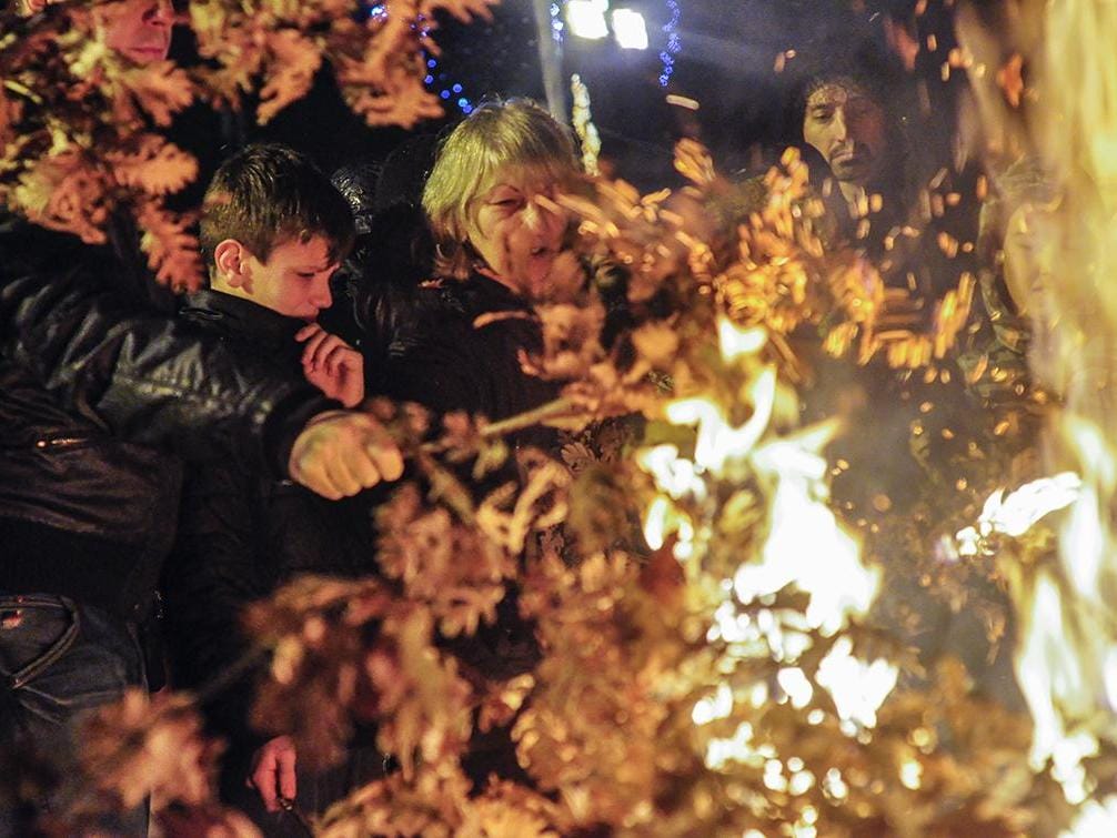 Paljenje badnjaka foto Vanja Keser