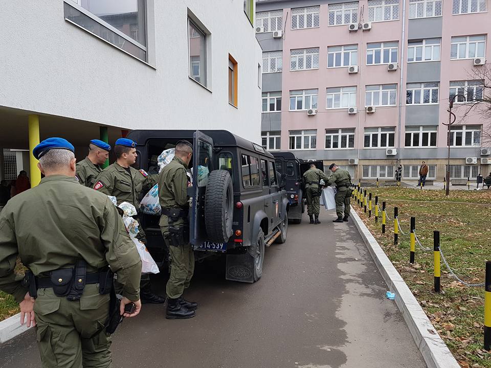 Paketici-za-decu-zandarmi1;-foto-KC-Nis