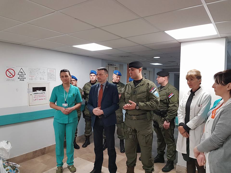 Paketici-za-decu-zandarmi2;-foto-KC-Nis