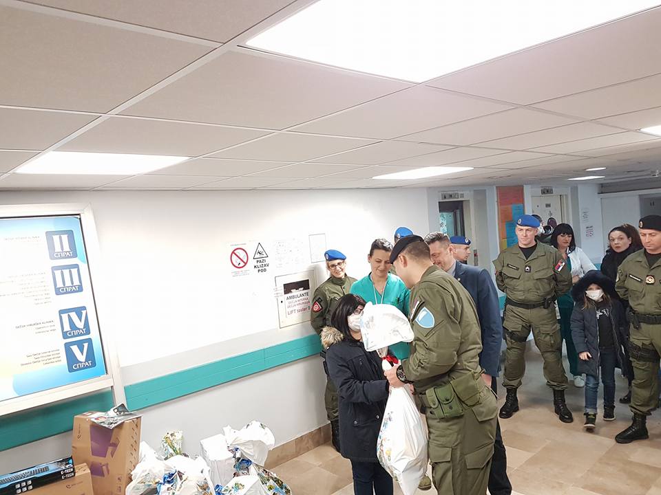 Paketici-za-decu-zandarmi3;-foto-KC-Nis