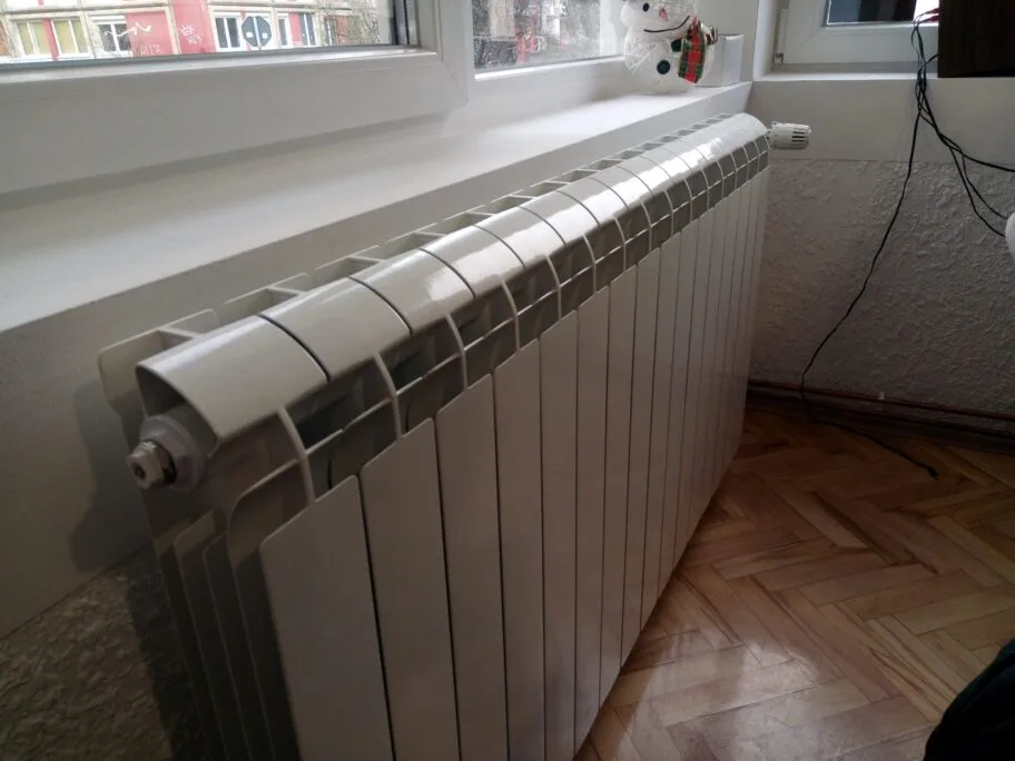 Ulice oko Crvenog pevca bez grejanja zbog kvara 10 radijator foto stefan markovic scaled