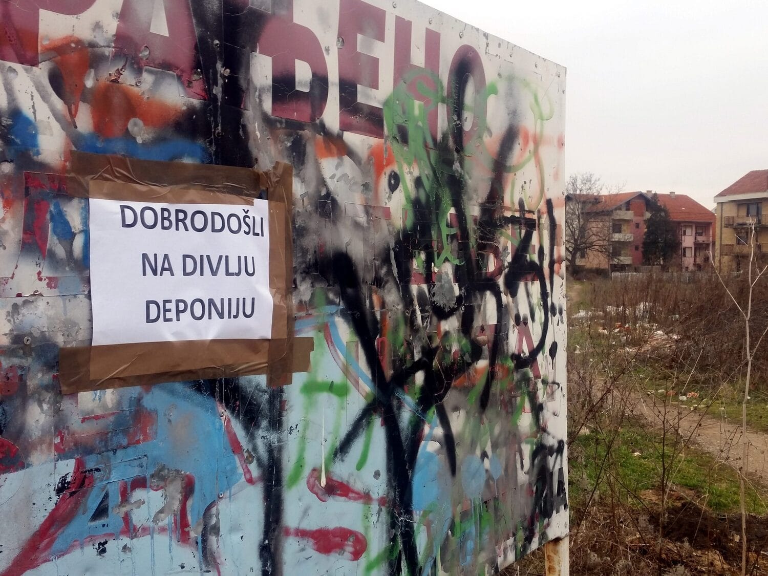 Nišlija stavio natpis dobrodošlice na divlju deponiju, jer je niko ne čisti 1 dobro dosli foto citalac scaled