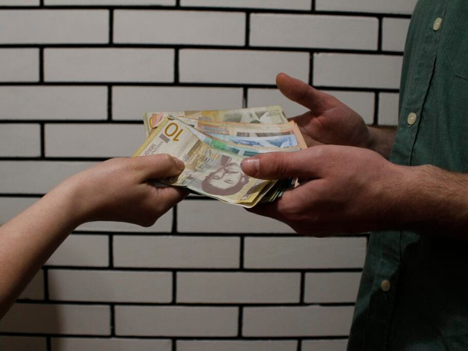 Malverzacije službenika iz Gadžinog Hana sa parama za socijalnu pomoć 12 pare januar 2018 foto Bojana Antic