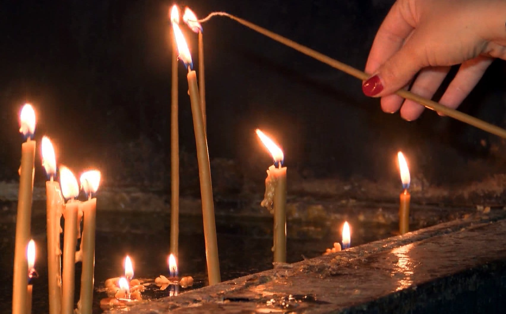 Paljenje-svece-za-Olivera1;-foto:-N.-S