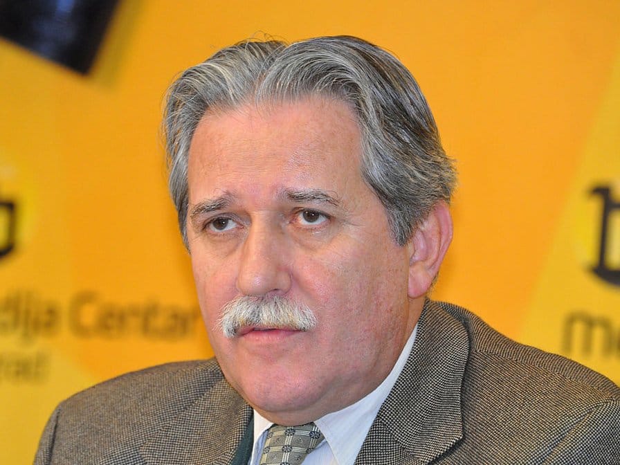 Slobodan Samardžić u Nišu govori na tribini o Kosovu 3 Slobodan Samardzic mc rs