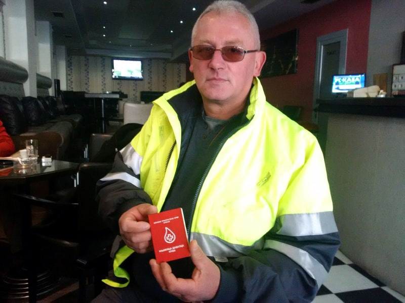 caslav sa knjizicom davaoca