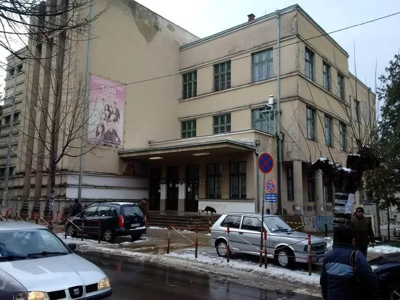 Zgrada Gimnazije i Medicinske skole Prokuplje foto lj m