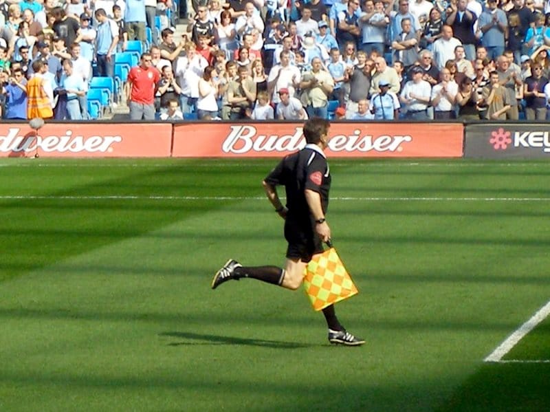 U Nišu besplatna škola fudbalskog suđenja 8 Fudbalski sudija ilustracija flickr Agnieszka Mieszczak