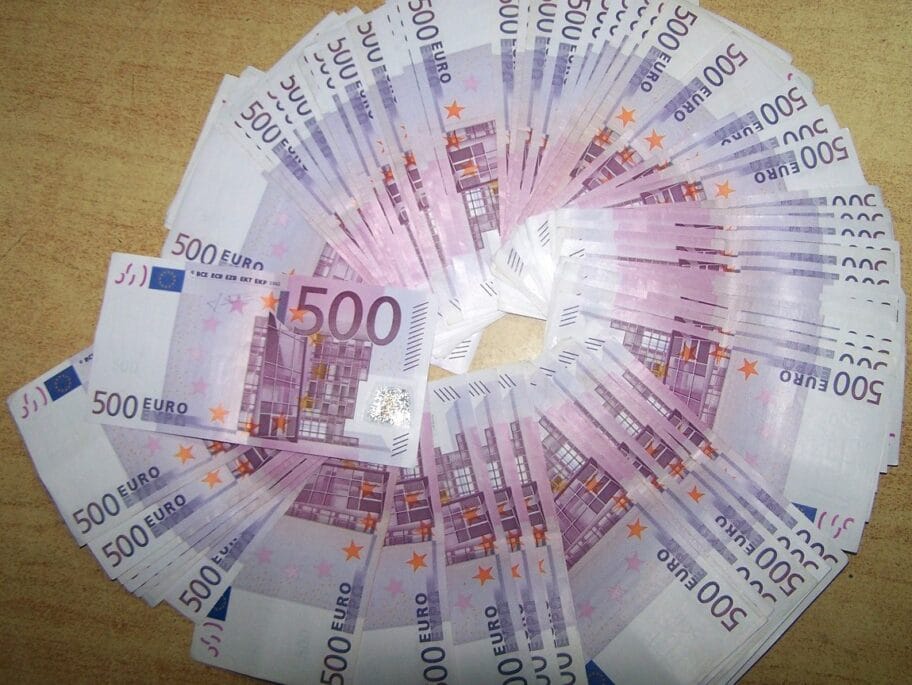 Preko 50 000 neprijavljenih evra