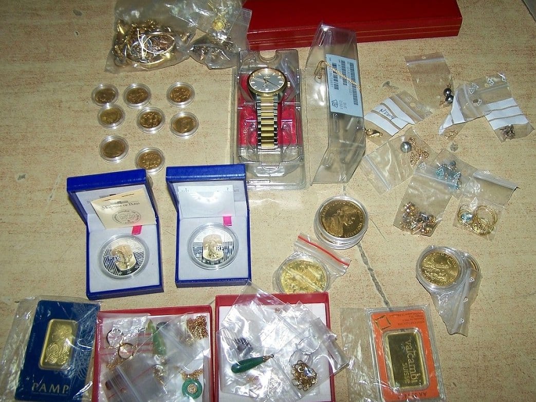 Zlato i luksuzan sat Gradina foto Uprava carine