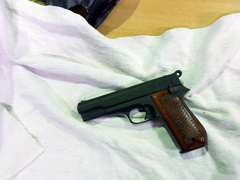 Nišlija uhapšen zbog nedozvoljenog nošenja pištolja 8 pistolj Gradina 09 11