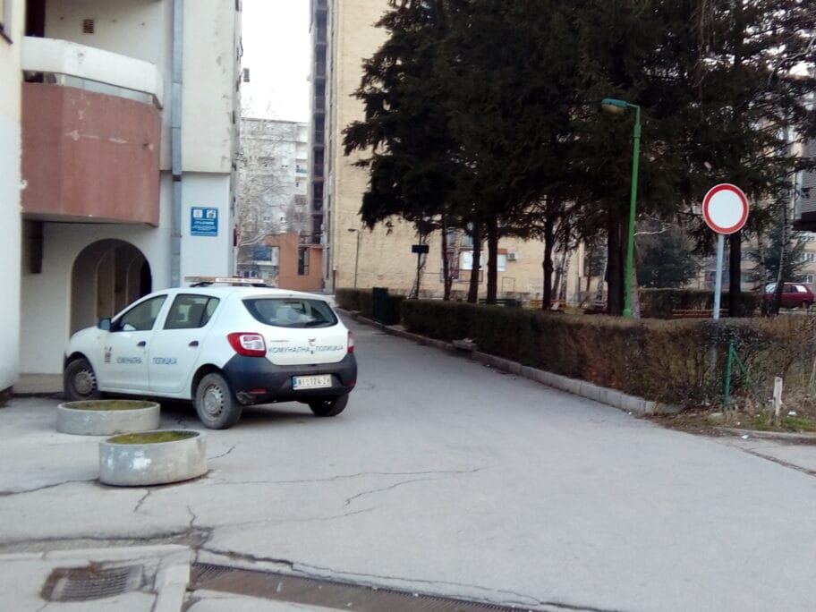 Komunalna policija parkiranje foto citalac