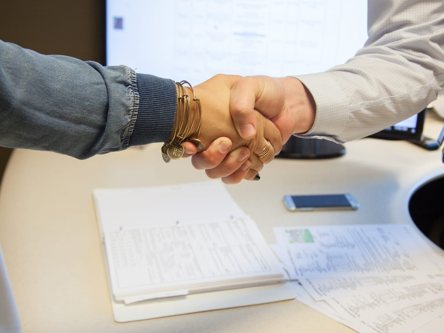 Mirno rešavanje radnih sporova najčešće iniciraju radnici 1 rukovanje 2 flickr Franchise Opportunities