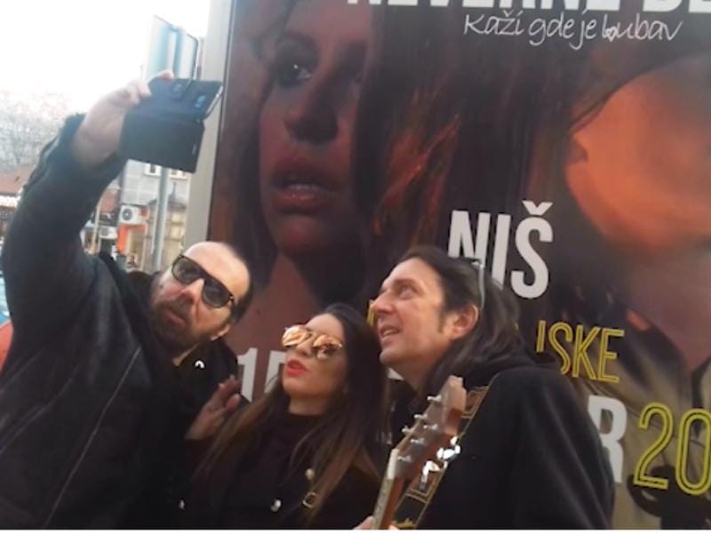 Neverne bebe Nis foto printskrin