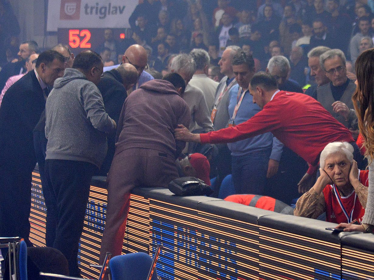 Baklja bacena foto JV Vanja Keser