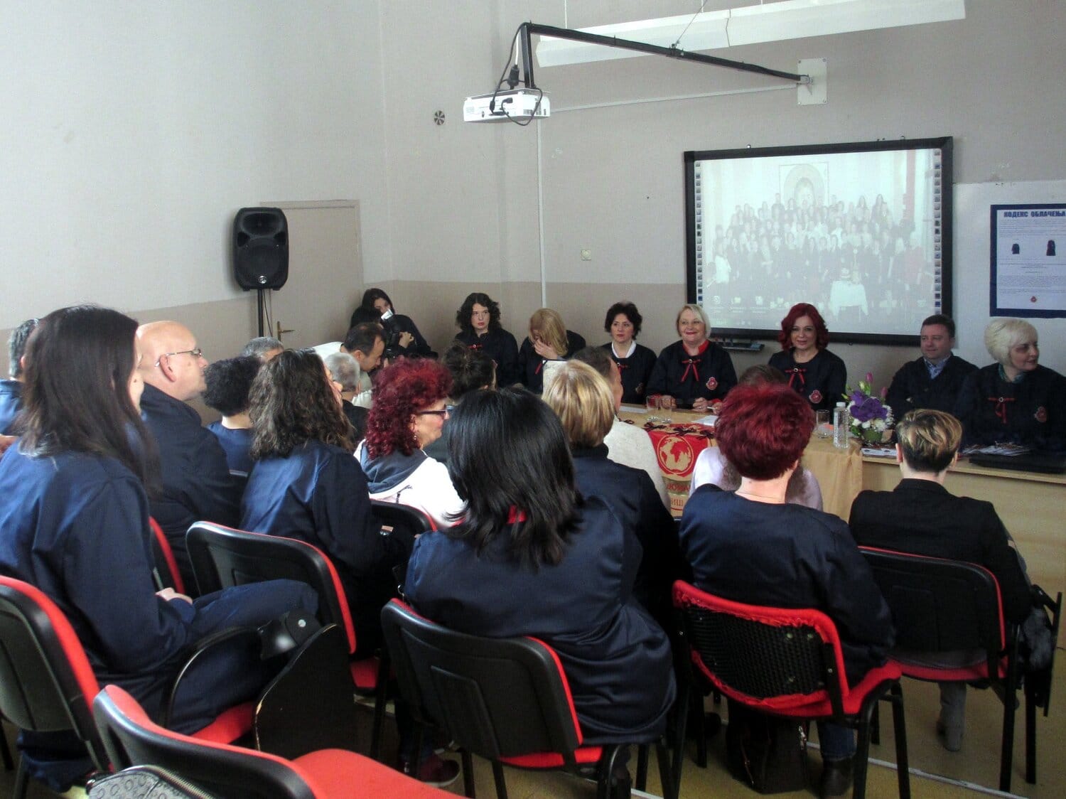 Niška škola prva uvela uniforme za zaposlene 1 Uniforme zaposleni foto JV J A