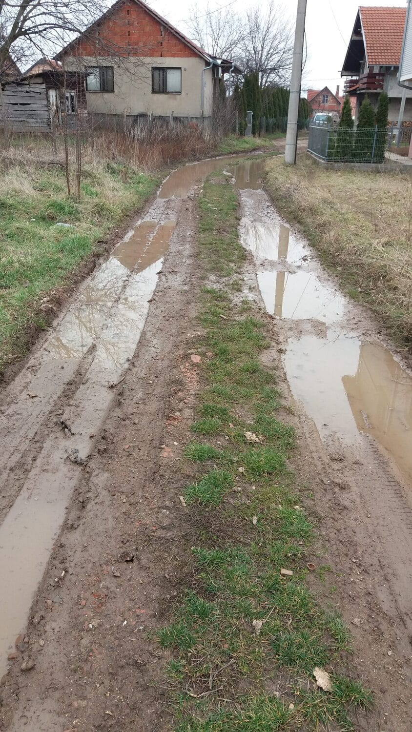 neasfaltirane-ulice-donja-vrezina1