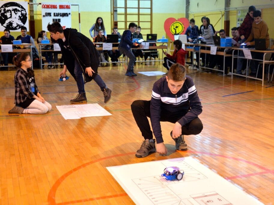 Roboti programiranje takmicenje foto Vanja Keser