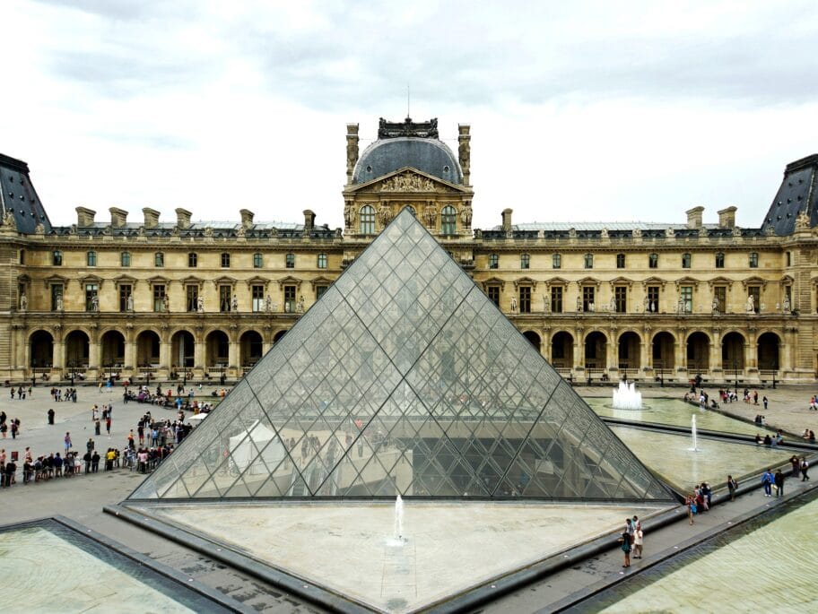 Diskusija o francuskom jeziku u Media centru 17 Luvr Flickr Dennis Jarvis