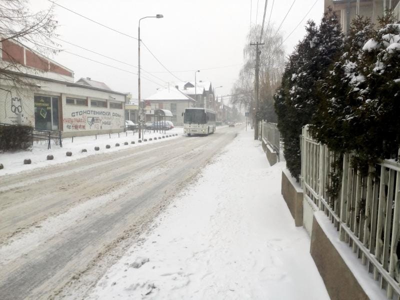 Otežano do planinskih sela oko Niša, jedan put blokiran 14 800x600 Bus i sneg foto JV J C M