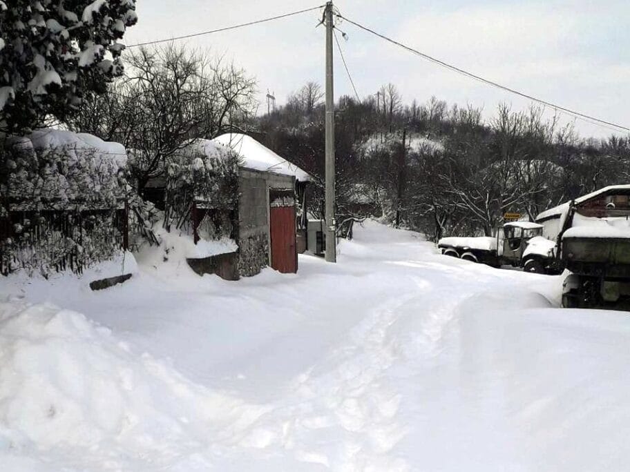 Meštani Berbatova tvrde da su odsečeni od sveta, u Zimskoj službi kažu prohodno 4 Berbatovo sneg foto A Z