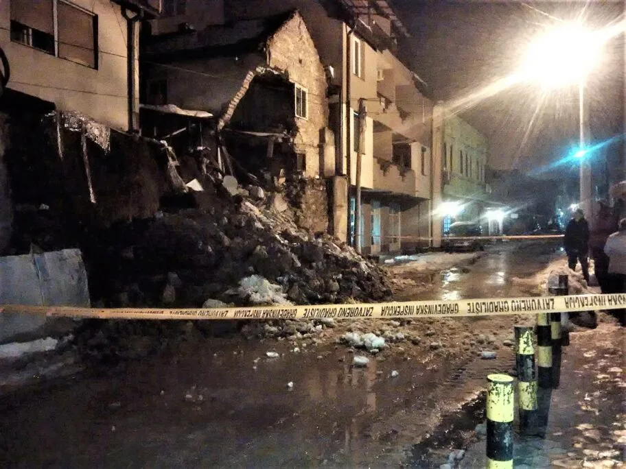 Manja izlivanja reka u Prokuplju, klizište srušilo kuću u centru grada 19 srusena kuca PK foto lj m