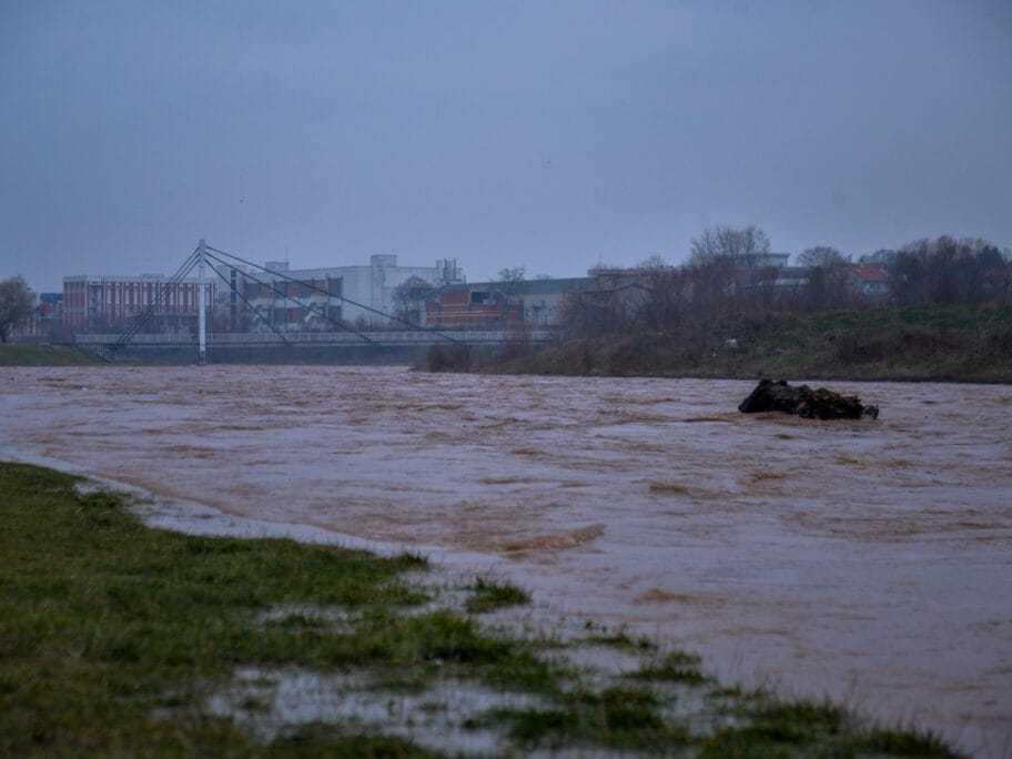 Podzemne vode poplavile Novo selo, Mezgraja se brani 4 poplave nisava VAK