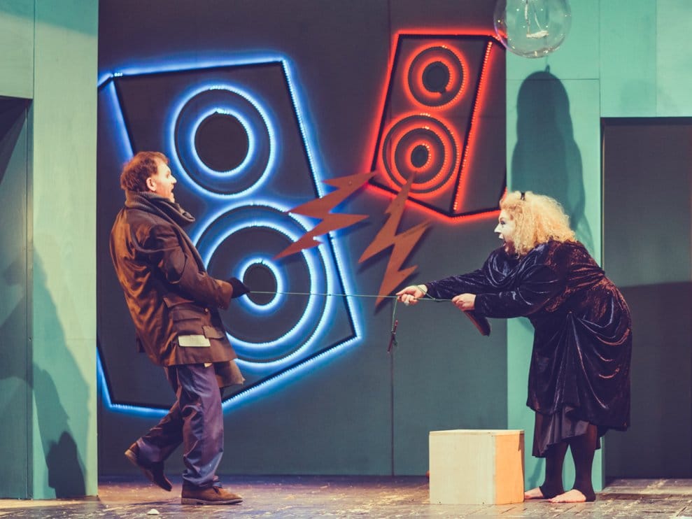 Ulica usamljenih automobila foto Narodno pozoriste