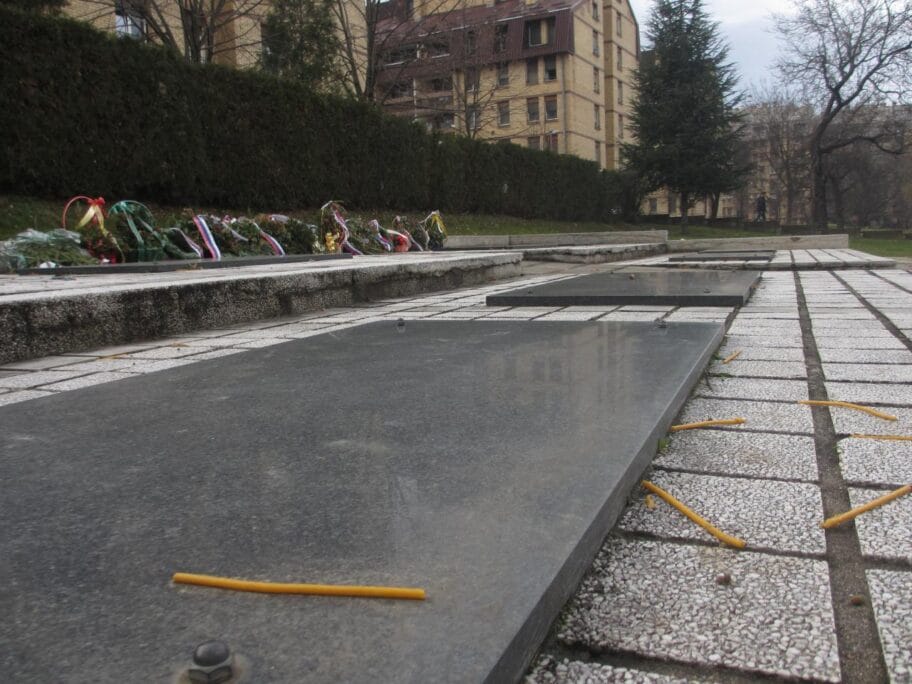 1280x0 Srpski grobovi foto V M